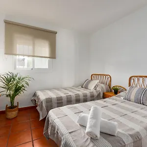 https://caroline-house.1costadelsol.com